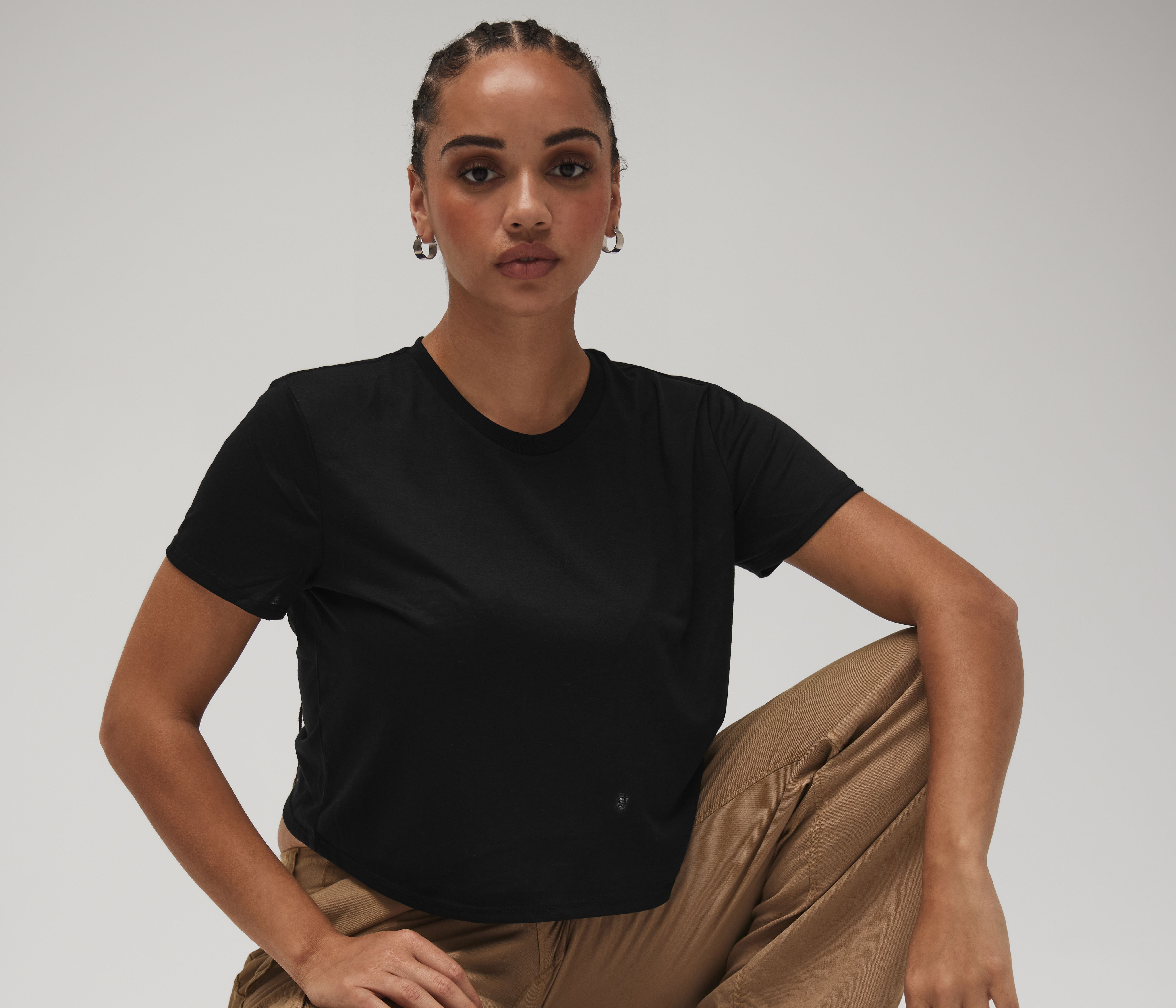 WOMEN'S FLOWY CROPPED TEE