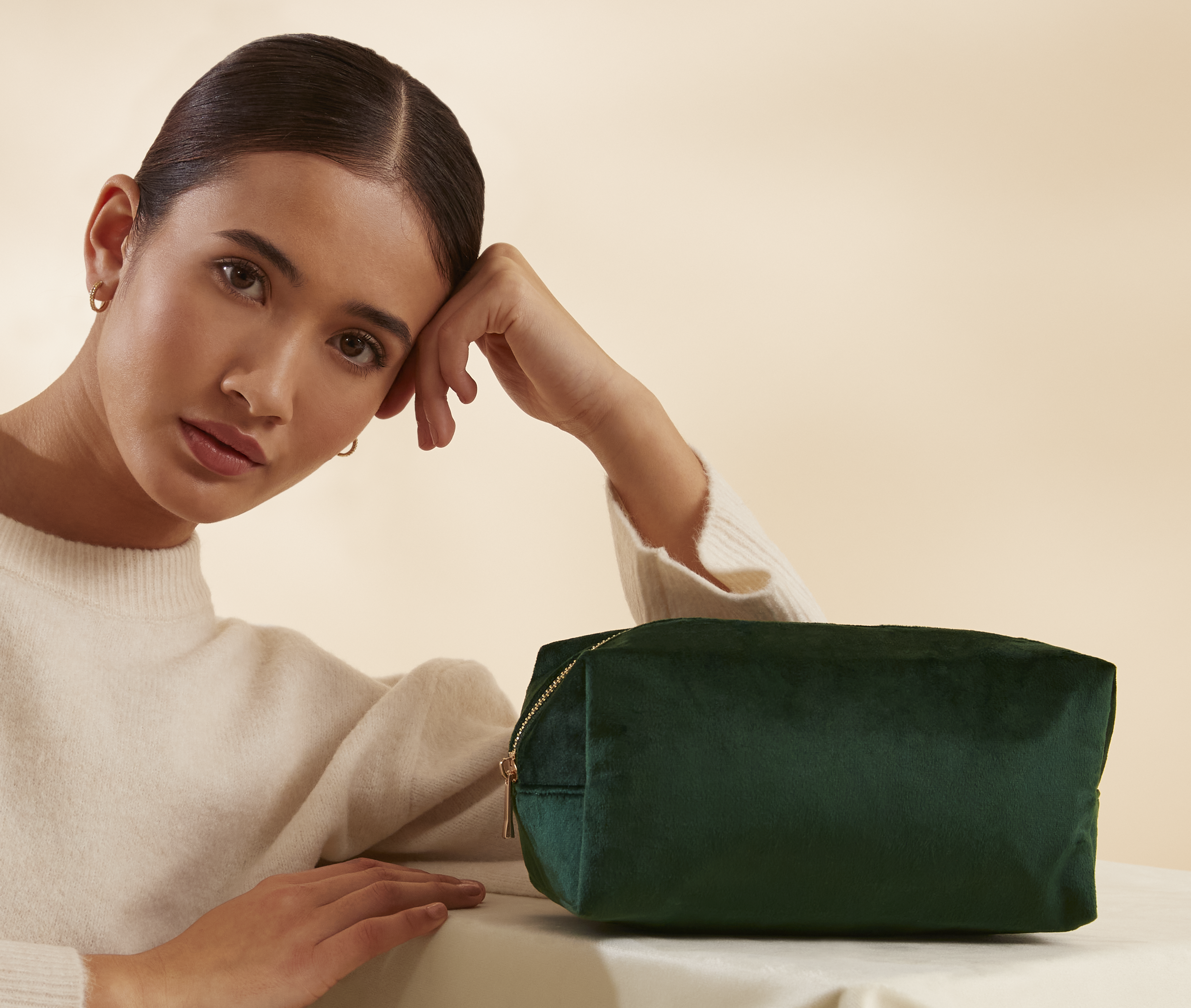 VELVET TOILETRY/ACCESSORY CASE