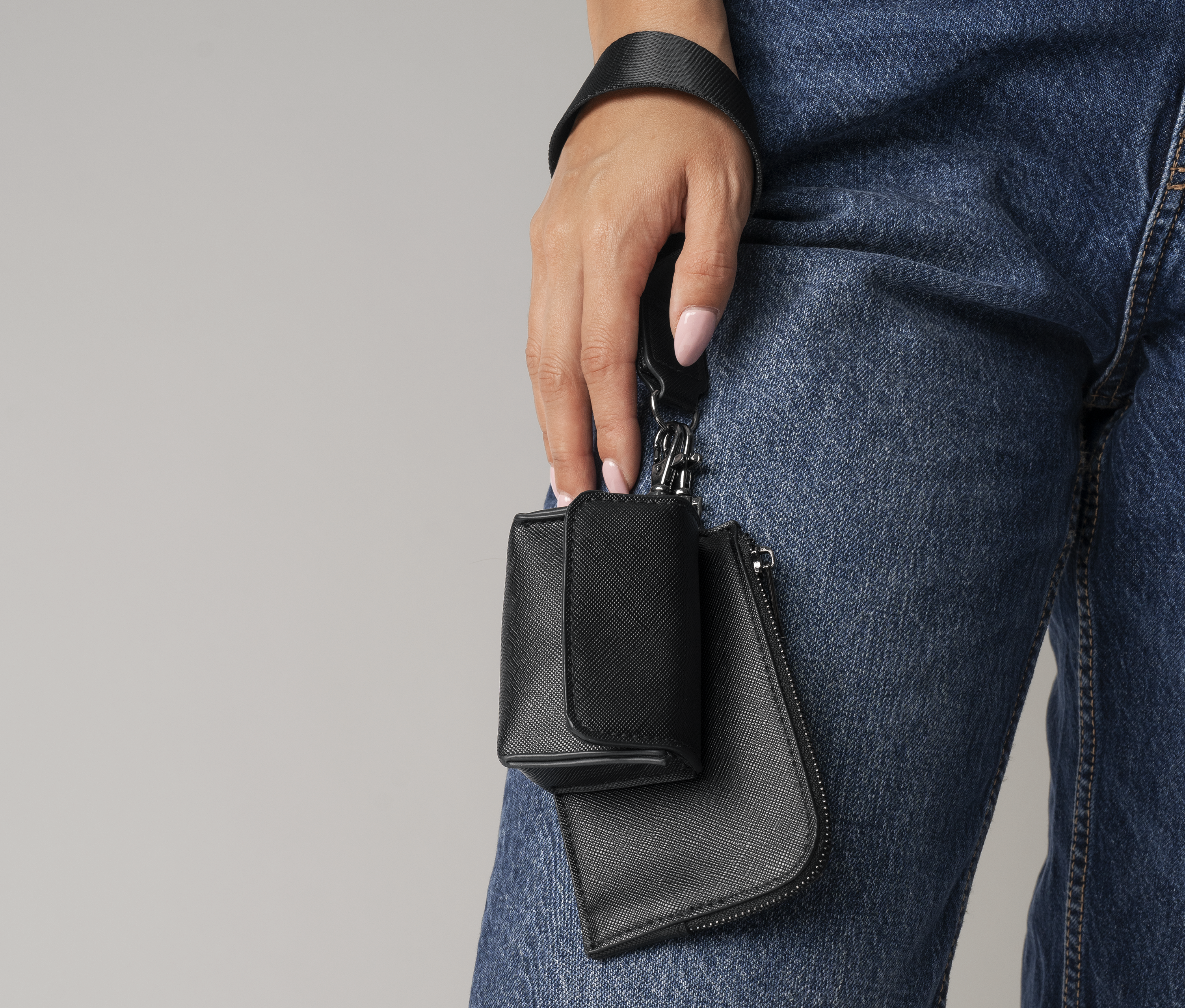 BOUTIQUE POUCH WRISTLET